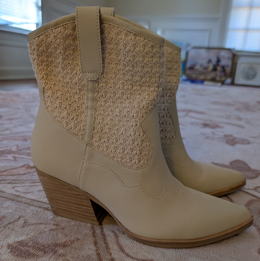 Size 8 Dolce Vita Lacie Western Boot in ivory with a woven upper. - Picture 4 of 8